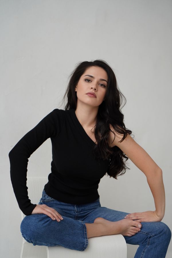 Кофта на одно плечо черная