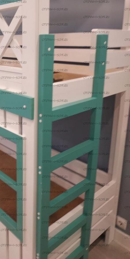 Лестница Лейла навесная прямая массив с прямоугольными ступеньками №1А