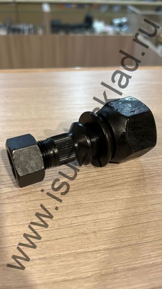Шпилька колеса заднего левая hd65/72/78/county с гайкой