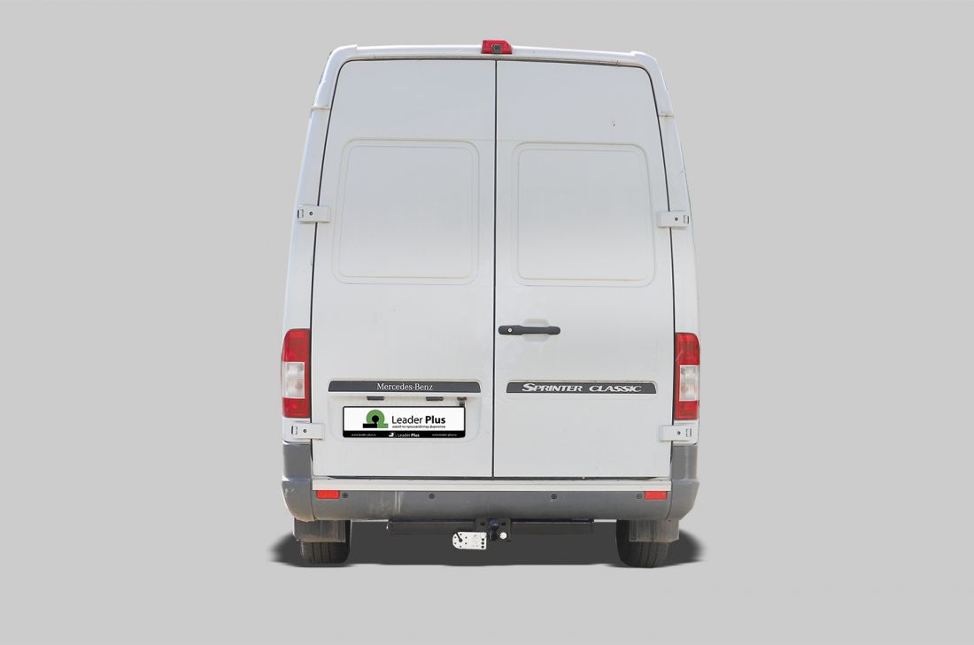 ТСУ для Mercedes Sprinter Classic (909, база 3,5 без ступеньки) 2013-2020 без снятия и выреза бампера. Тип шара: FC. Нагрузки: 1200/50 кг, масса фарко