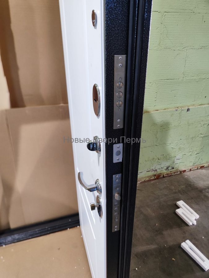 "МОНОЛИТ НЭО Серебро Белый софт  Трехконтурная входная дверь