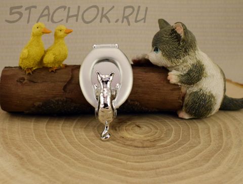 Брошь "Любопытный кот" цвет серебра (AJC США)