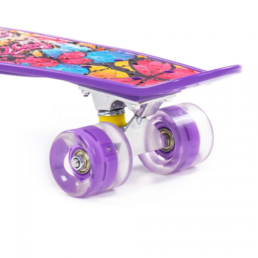 Доска роликовая (56 см) (фиолетовая) с наклейкой и фиолетовыми колёсами