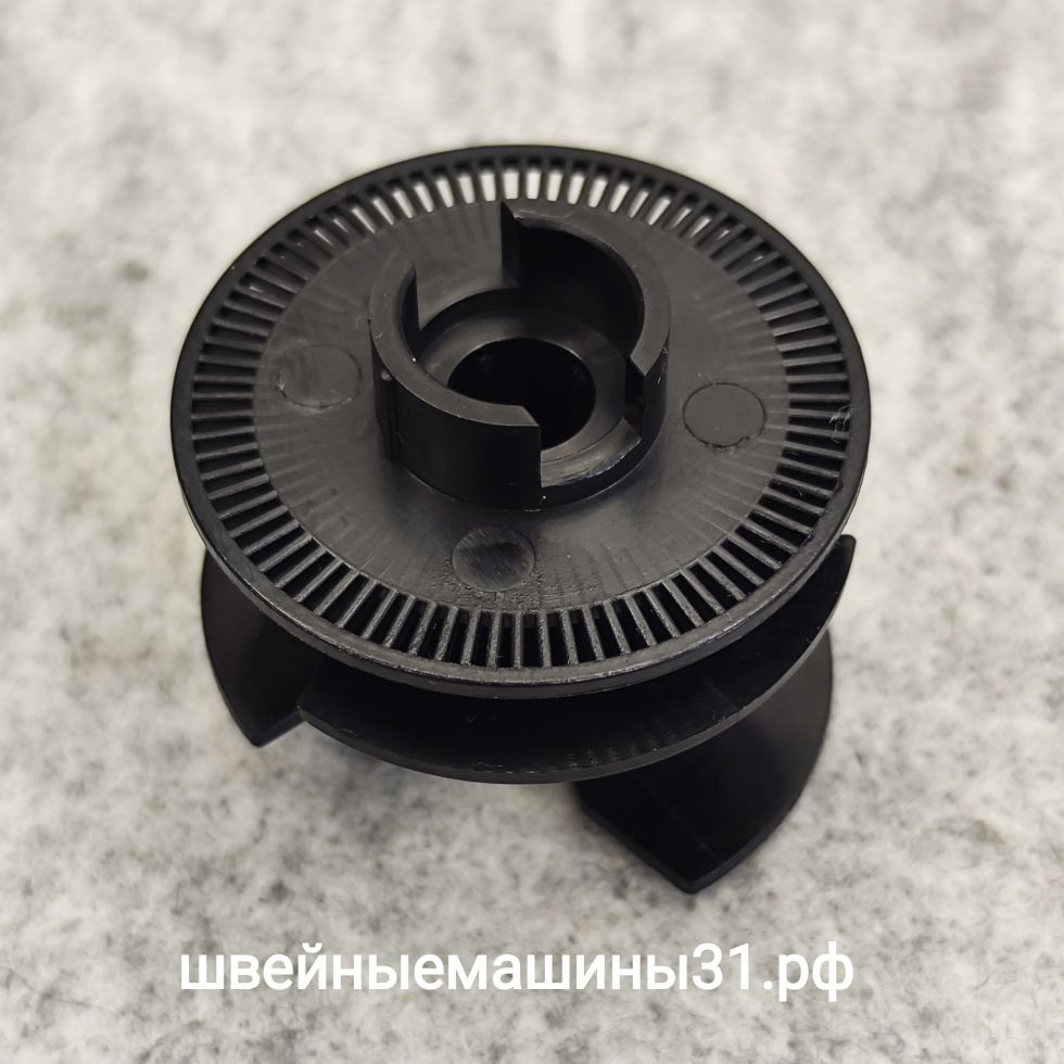 Деталь позиционера иглы Brother NX 600 и др. Диаметр внешний 43,5 мм; длина 39,1 мм (уценка - царапины)      Цена 500 руб.