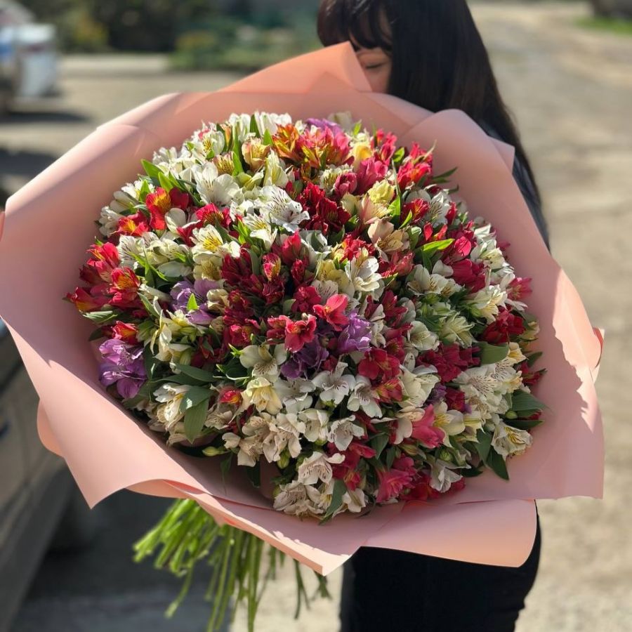 Букет из альстромерий в упаковке (от 11 шт)