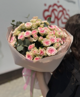 Букет из кустовой розы