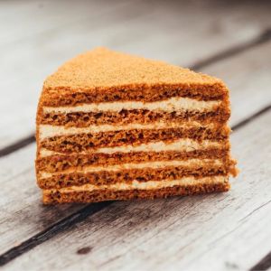 Пирожное Медовик 100г