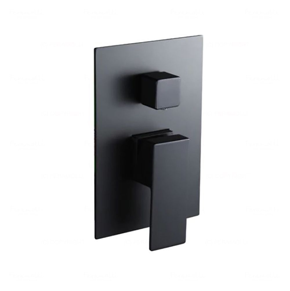 Смеситель однорычажный скрытого монтажа ванна/душ Feramolli BL633, черный цена от 31 489 ₽ Фото Смеситель однорычажный скрытого монтажа ванна/душ Feramolli BL633, черный