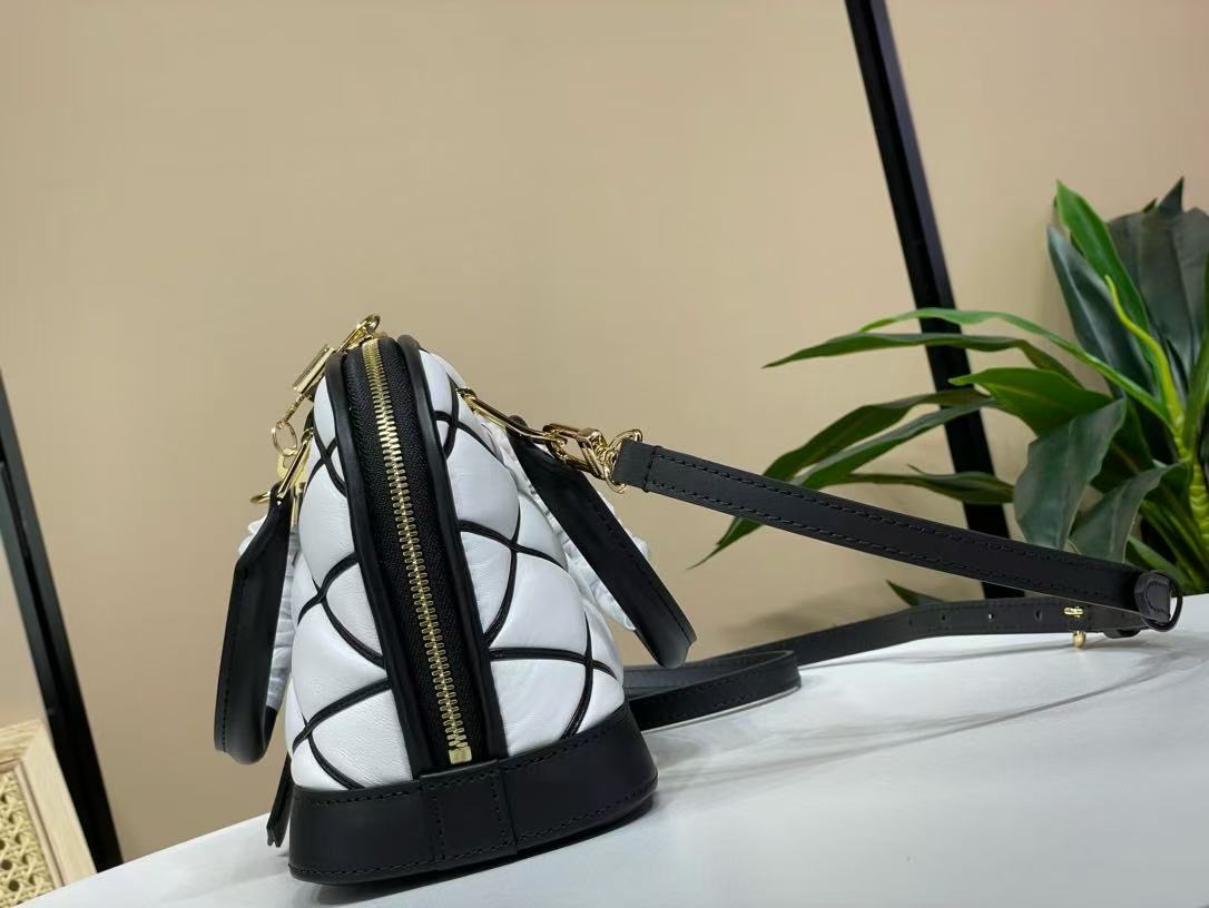 Louis Vuitton Alma BB