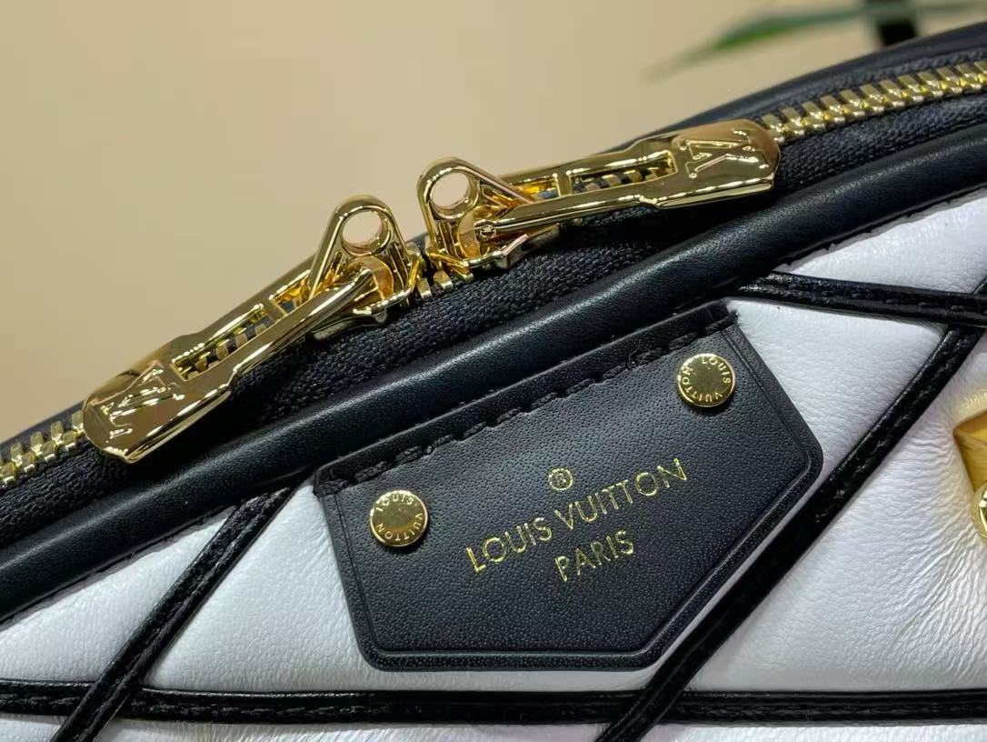 Louis Vuitton Alma BB