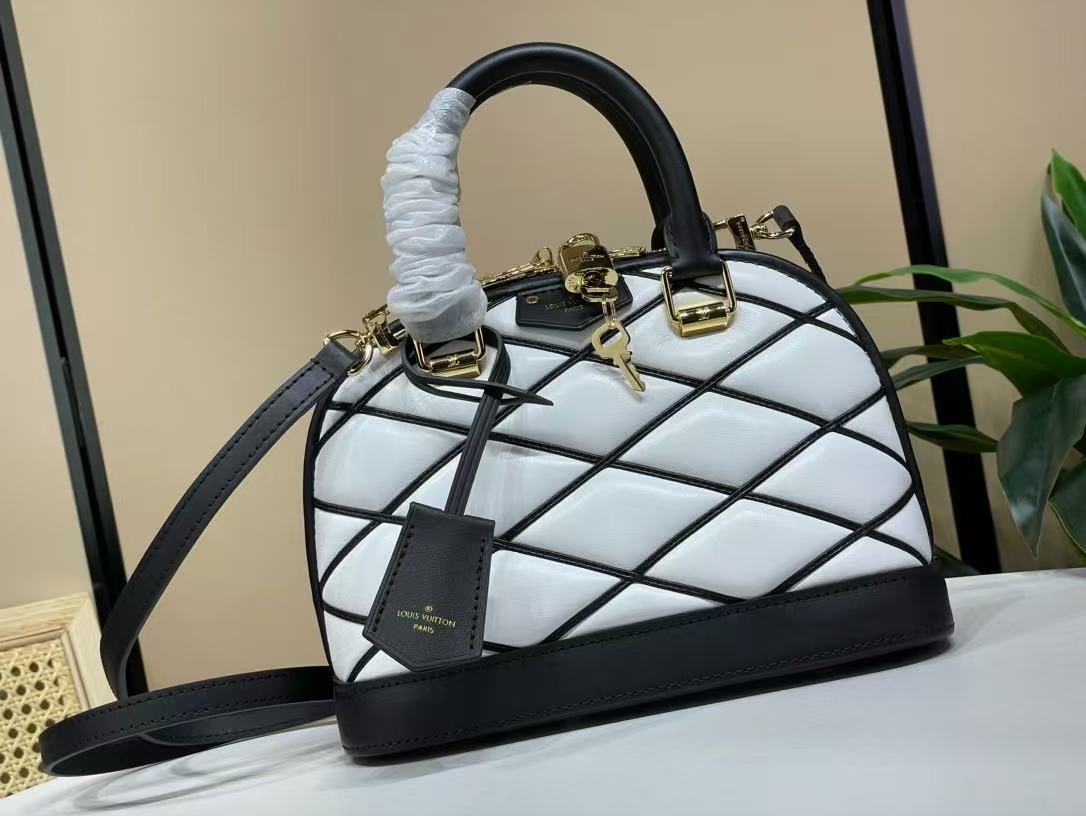 Louis Vuitton Alma BB