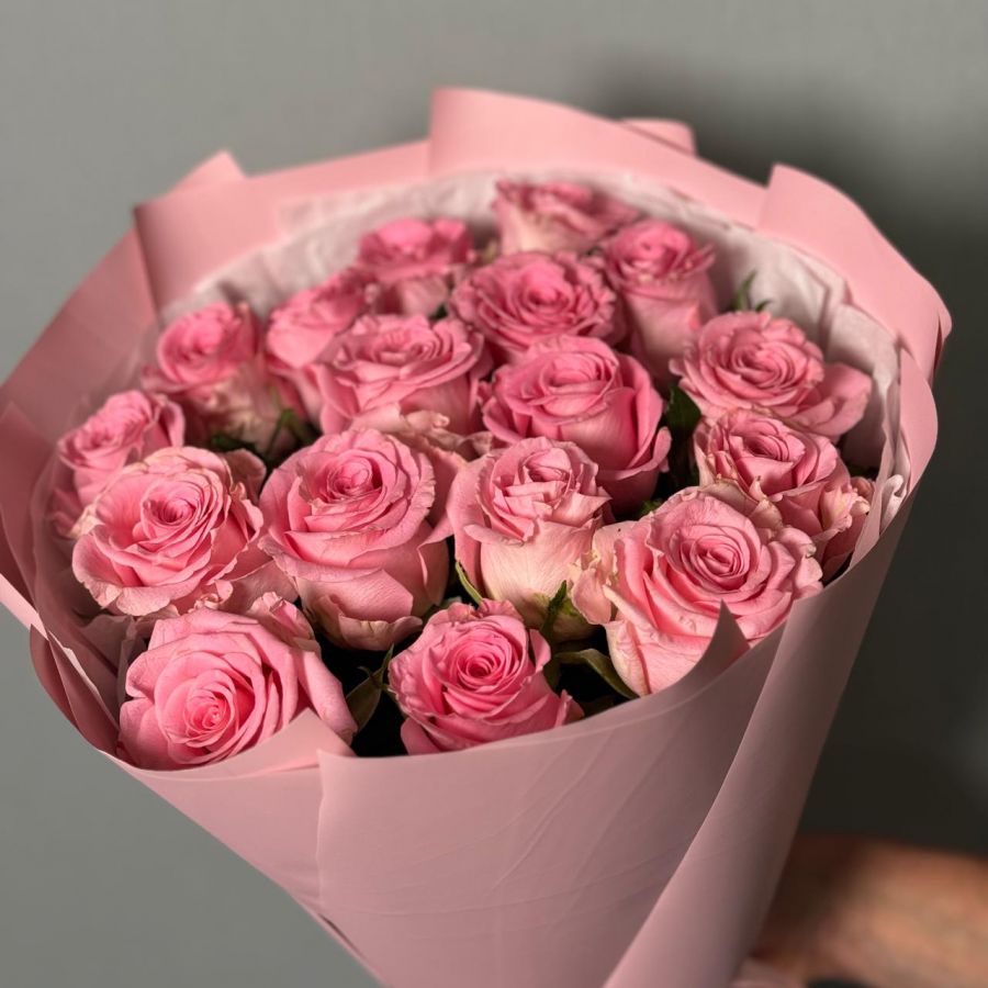 Букет розовых роз 17шт