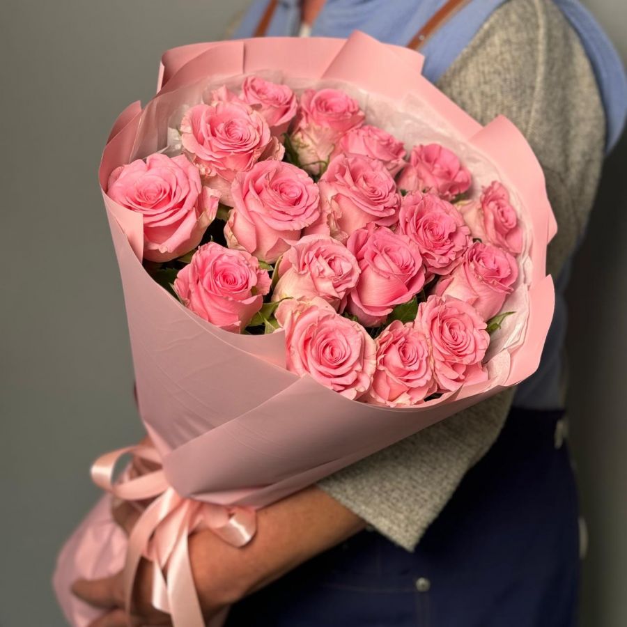 Букет розовых роз 17шт
