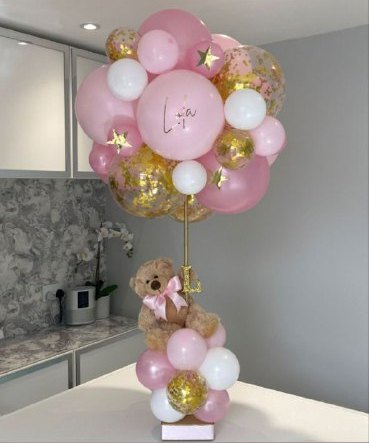 Топиарий с медвежонком из шаров