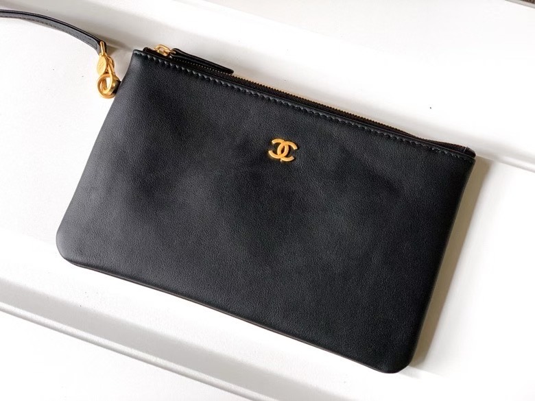 CHANEL 50x30x22 cm