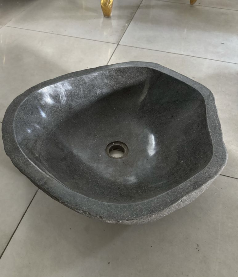 Раковина из речного камня 53х51 см