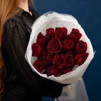 15 красных роз 60см эксплорер