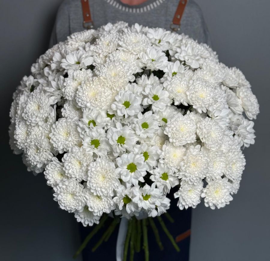 25 белых хризантем микс