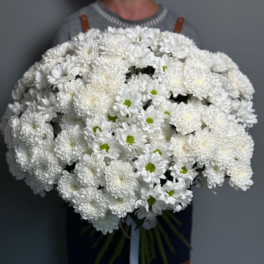 25 белых хризантем микс