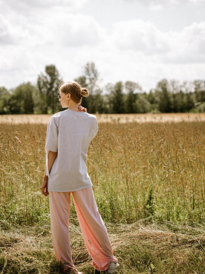 Футболка оверсайз серая с лампасами