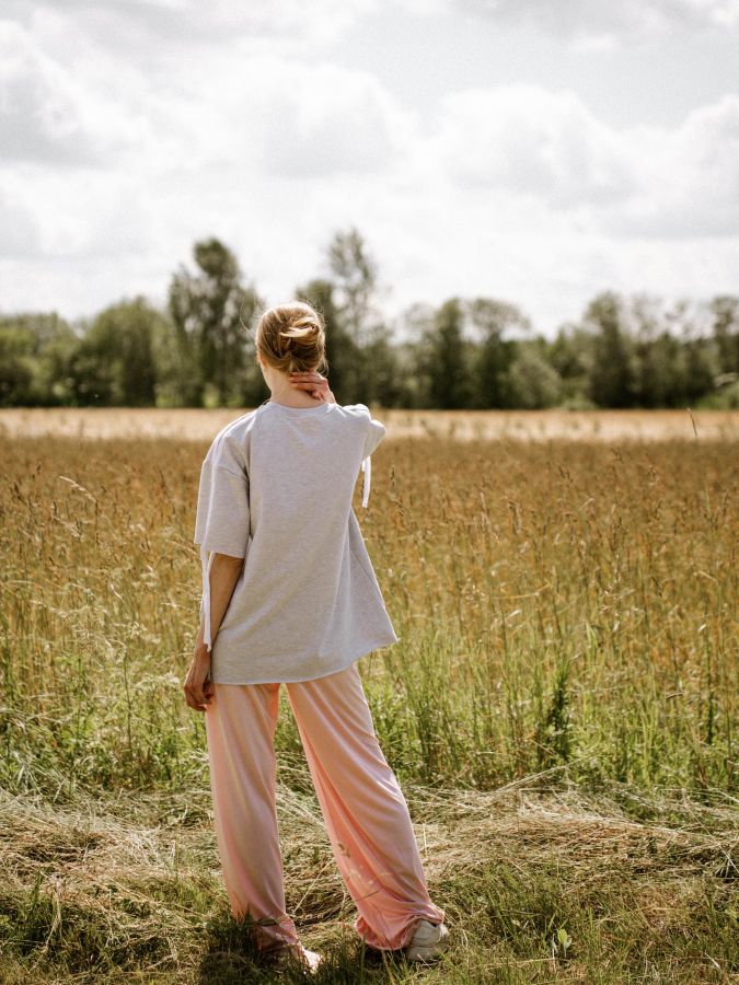 Футболка оверсайз серая с лампасами