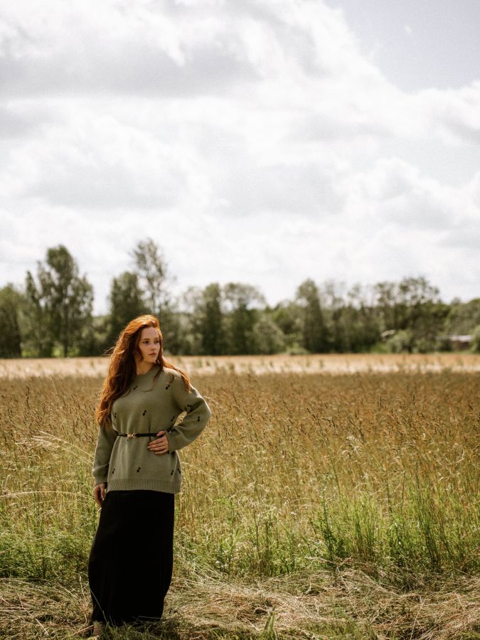 Свитер зеленый с нотами