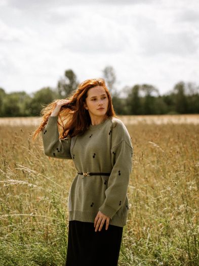 Свитер зеленый с нотами