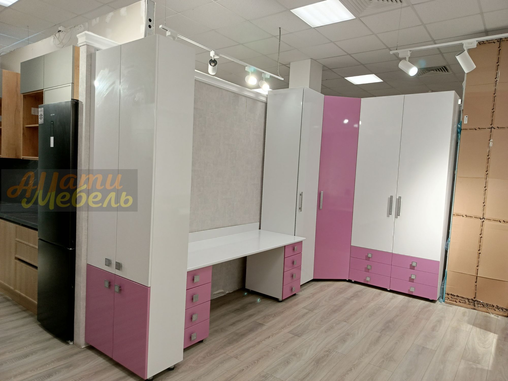 детская комната с зоной под окно и пеналом-библиотекой за 0 ₽