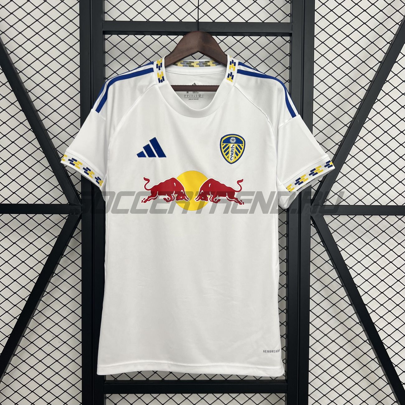 Домашняя форма Leeds United 25/26