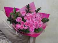 25 розовых роз