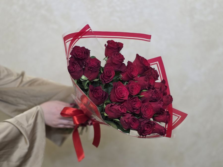 25 красных роз