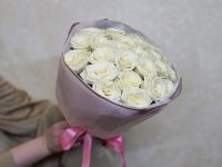 25 белых роз