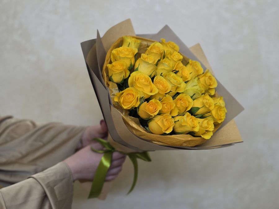 25 желтых роз