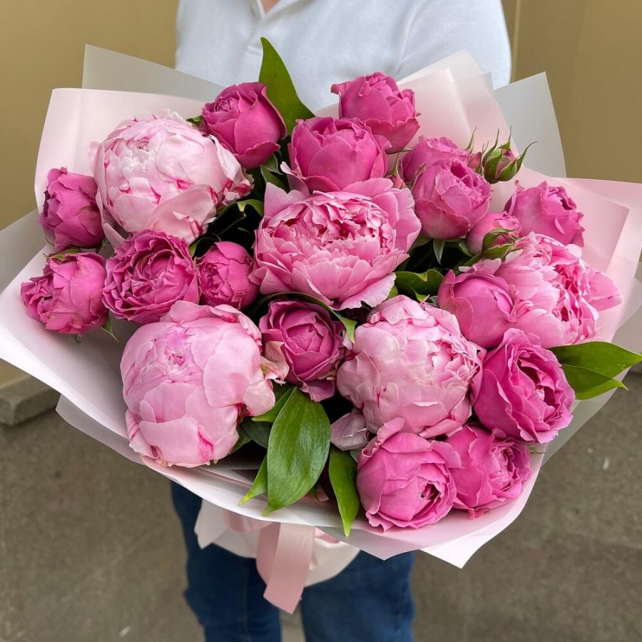 Пионовидные розы и пионы