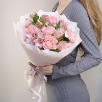 Букет из розовых альстромерий и диантусов