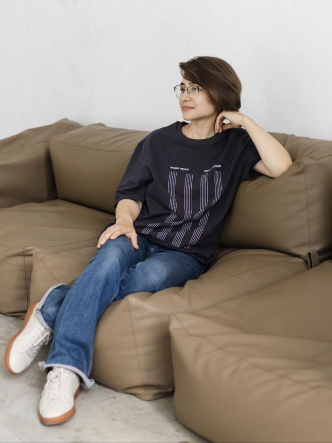 Футболка "Выше звука" графит