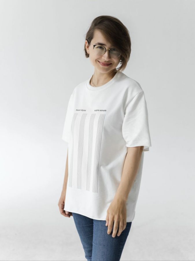 Футболка "Выше звука" молочная