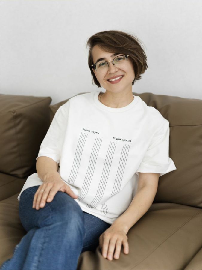 Футболка "Выше звука" молочная