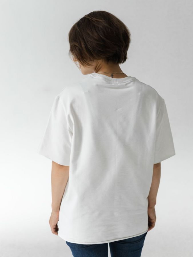 Футболка "Выше звука" молочная