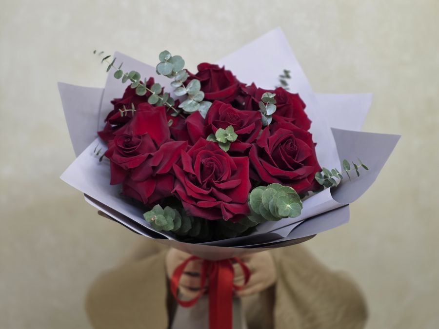 7 красных французских роз