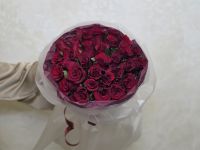 31 красная роза в упаковке