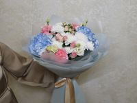 Сборный букет из  хризантемы, гортензий, эустом и роз