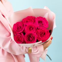 7 розовых роз в упаковке (60см)