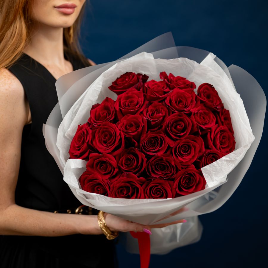 25 красных роз 60см эксплорер
