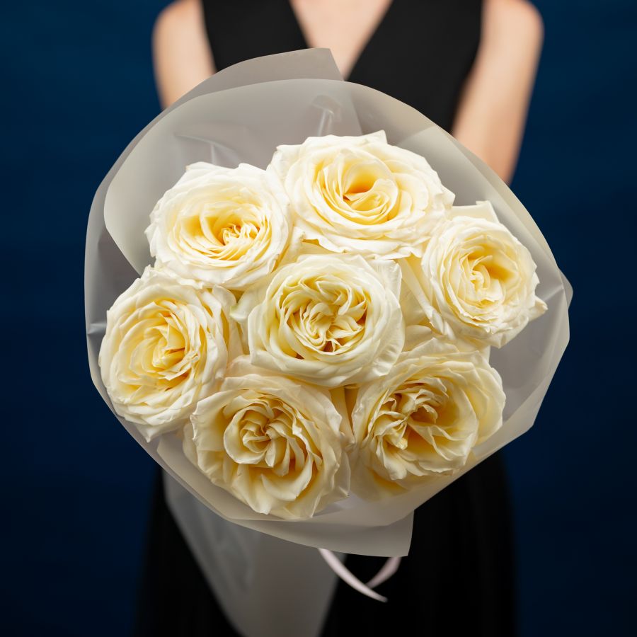 7 пионовидных роз (сорт Кендл Лайт)