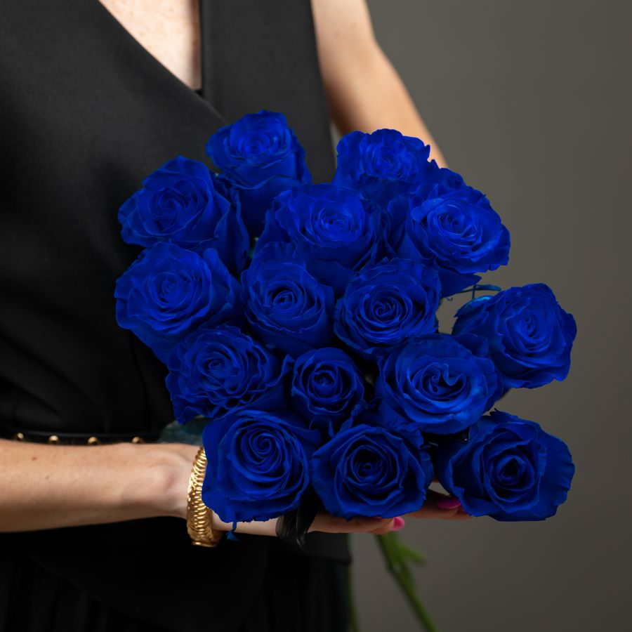 15 синих роз