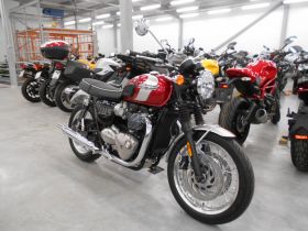 TRIUMPH BONNEVILLE T120
