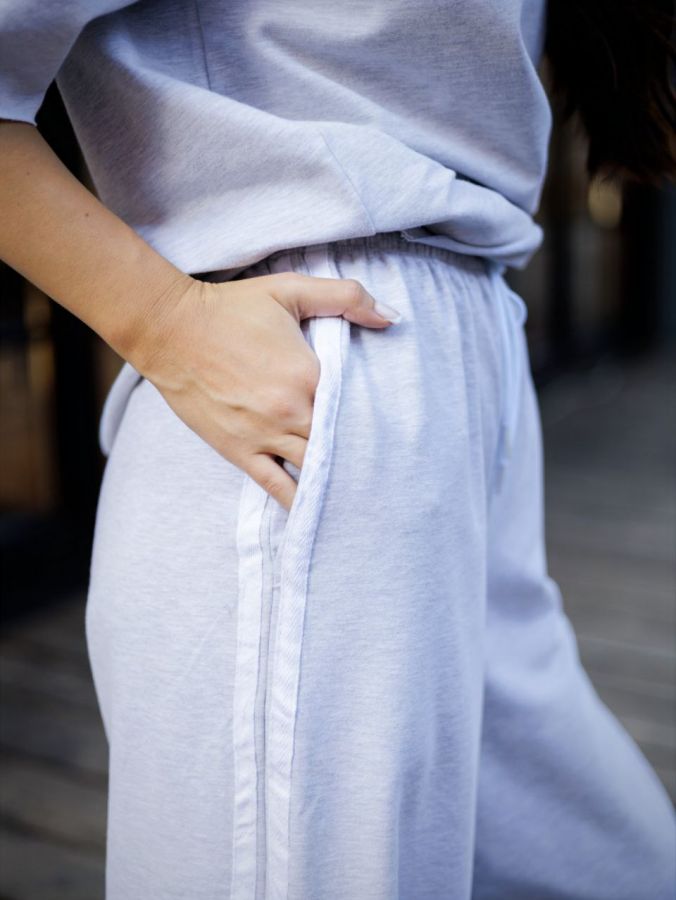 Брюки прямые серые с лампасами