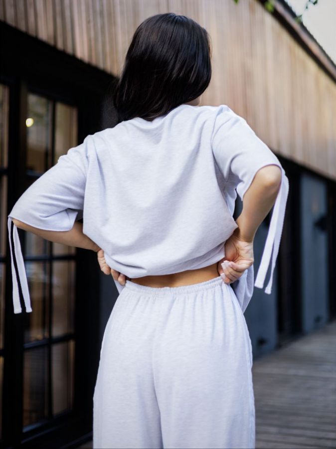 Брюки прямые серые с лампасами