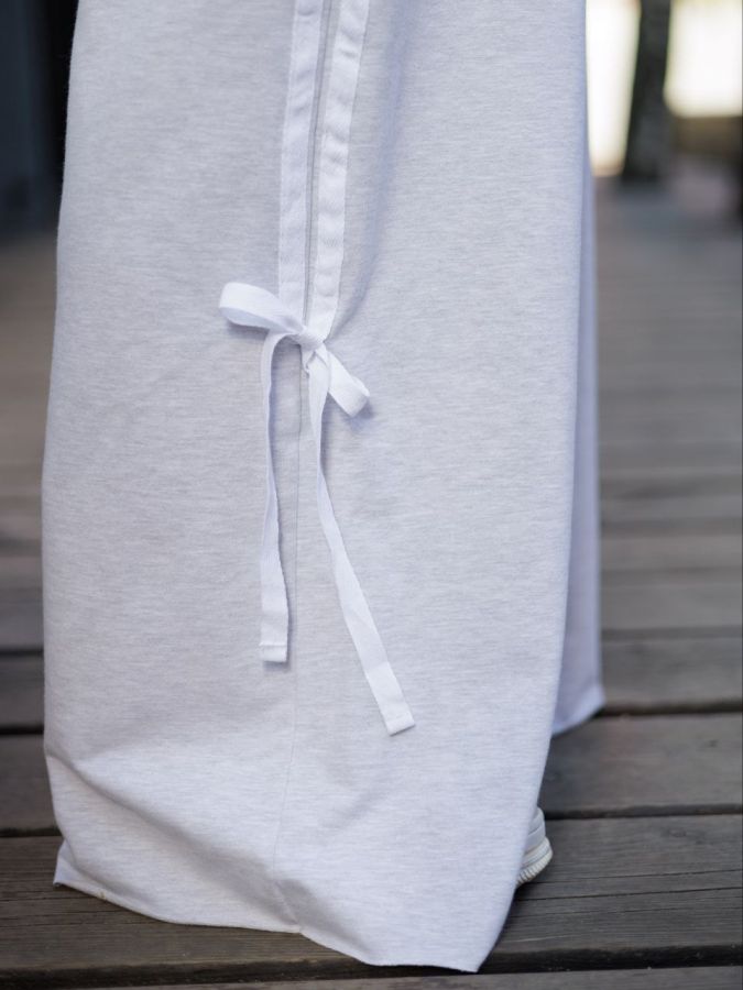 Брюки прямые серые с лампасами